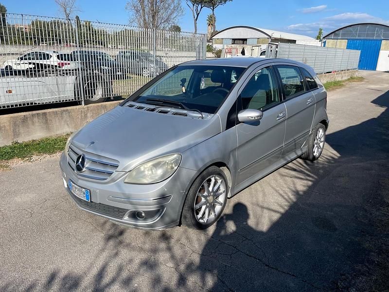 Usata Mercedes B180 108 CV (79 kW) 2008 Argento Monovolume