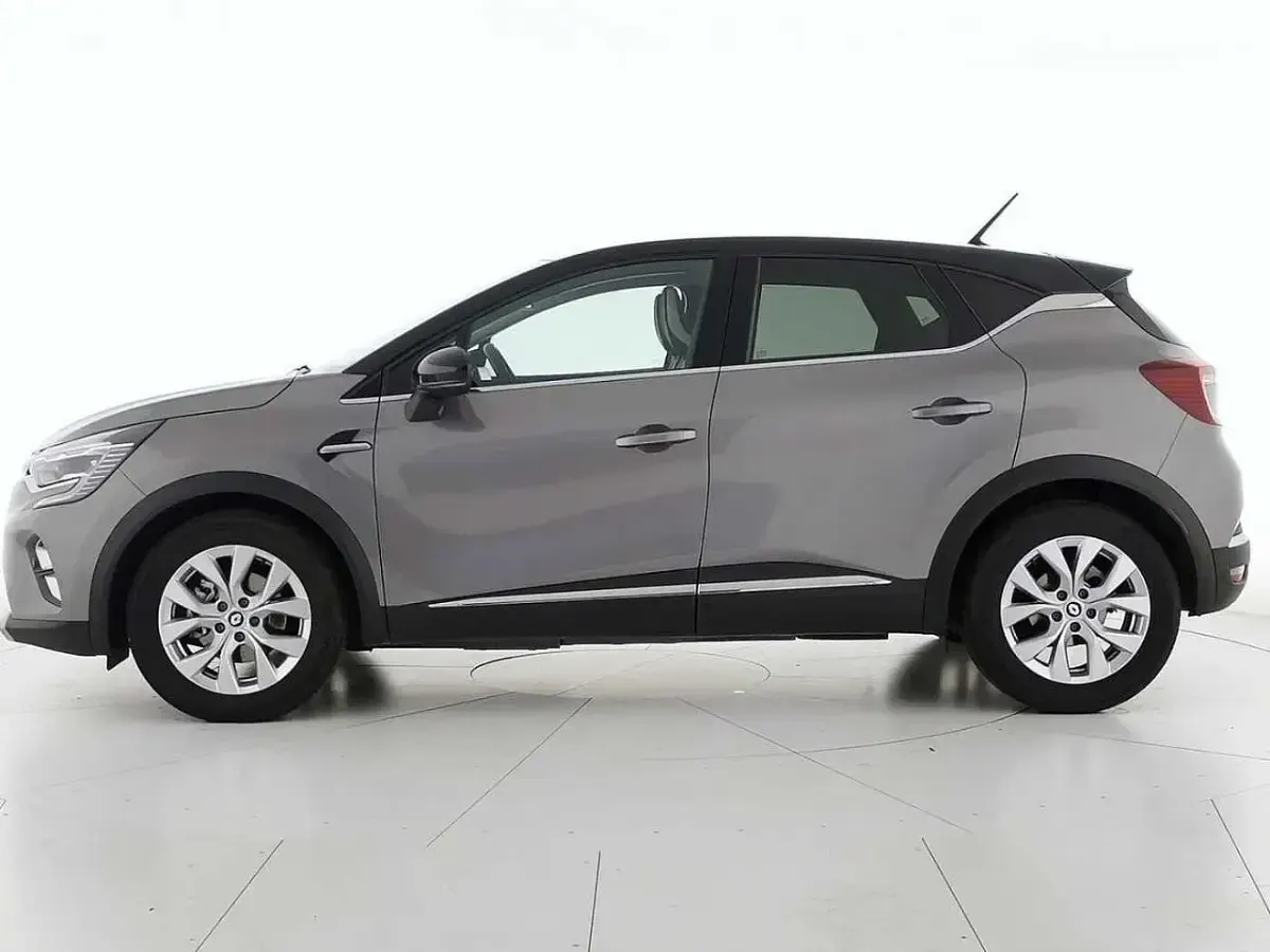 Usata Renault Captur Intens 143 CV (105 kW) 2021 Grigio SUV