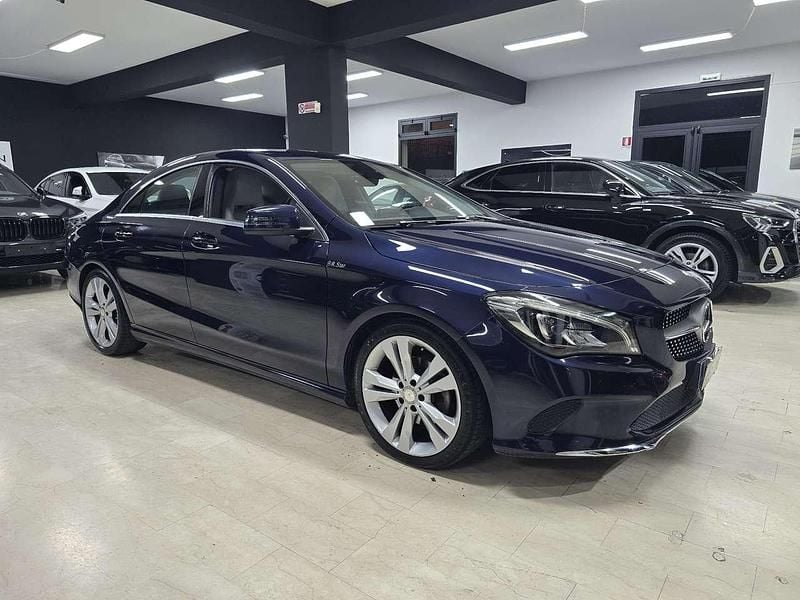 Usata Mercedes CLA200 136 CV (100 kW) 2017 Blu/azzurro Berlina