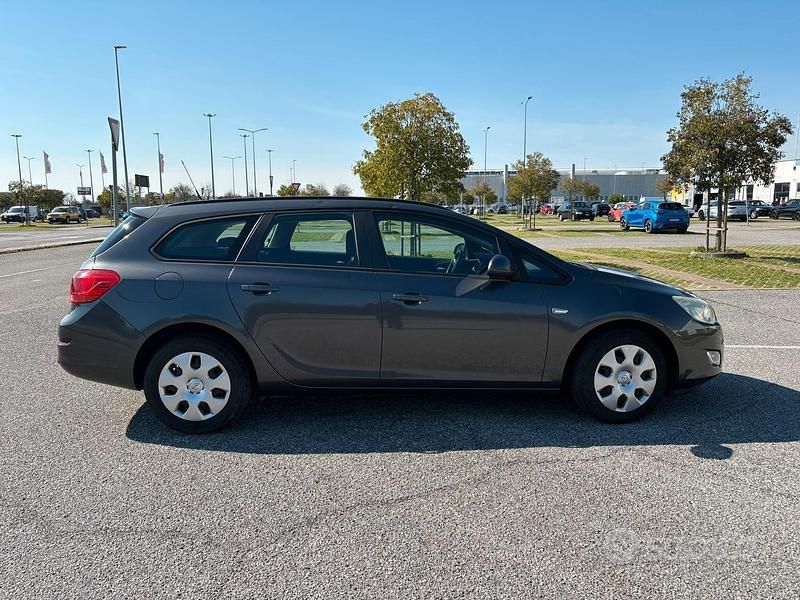 Usata Opel Astra 110 CV (80 kW) 2011 Station wagon