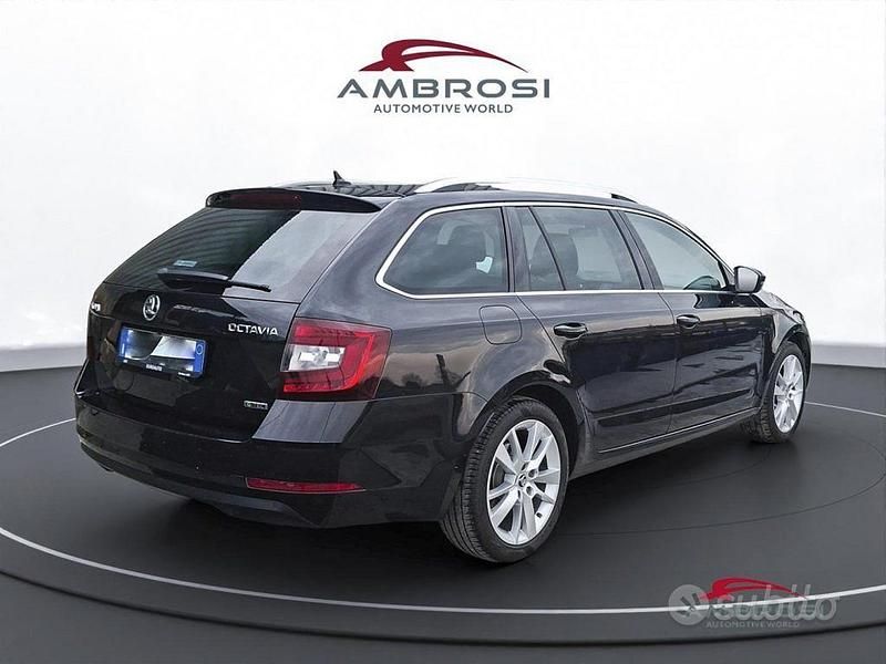 Usata Skoda Octavia Executive 110 CV (80 kW) 2018 Nero Station wagon