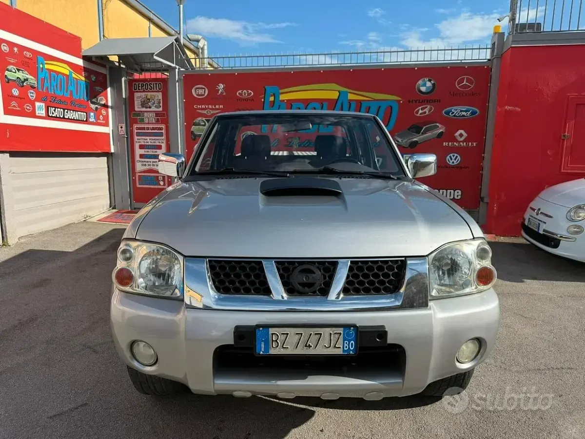 Usata Nissan Navara 133 CV (97 kW) 2002 Grigio Pick-up