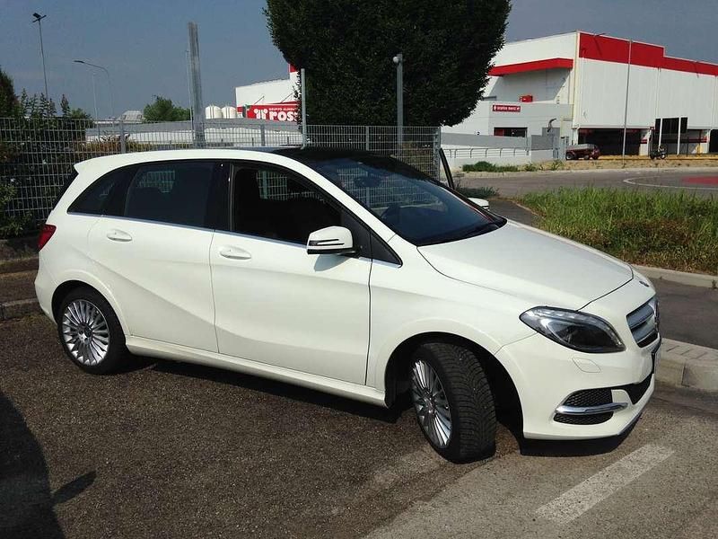 Usata Mercedes B200 Premium 156 CV (114 kW) 2014 Bianco Utilitaria