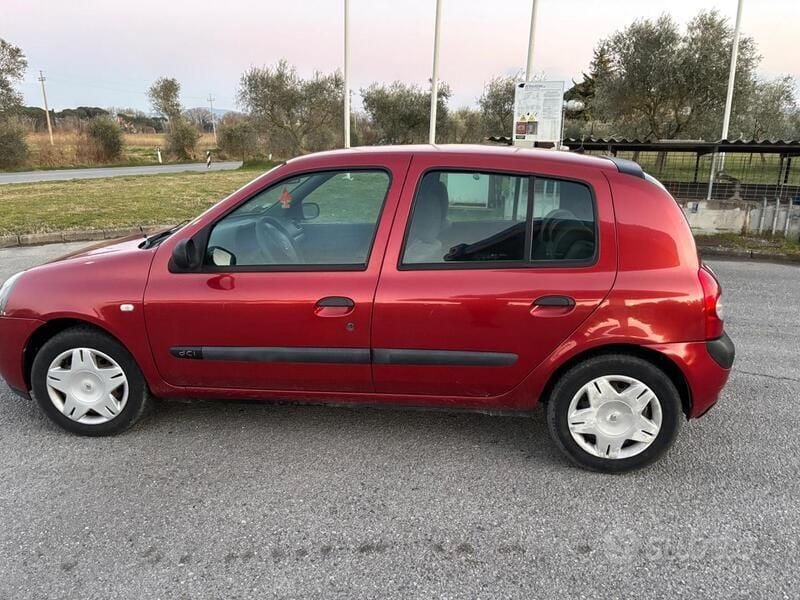 Usata Renault Clio II Dynamique 65 CV (47 kW) 2004 Rosso Berlina