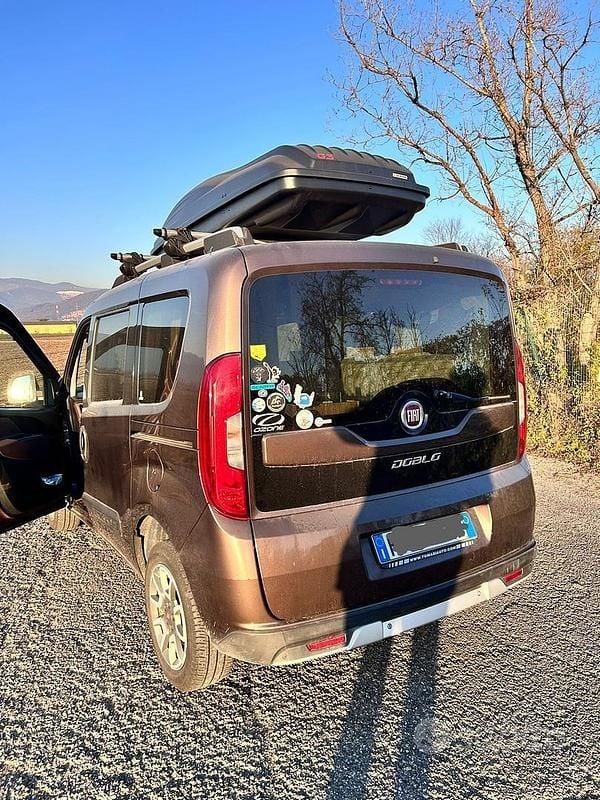 Usata Fiat Doblò Trekking 120 CV (88 kW) 2016 Marrone Monovolume