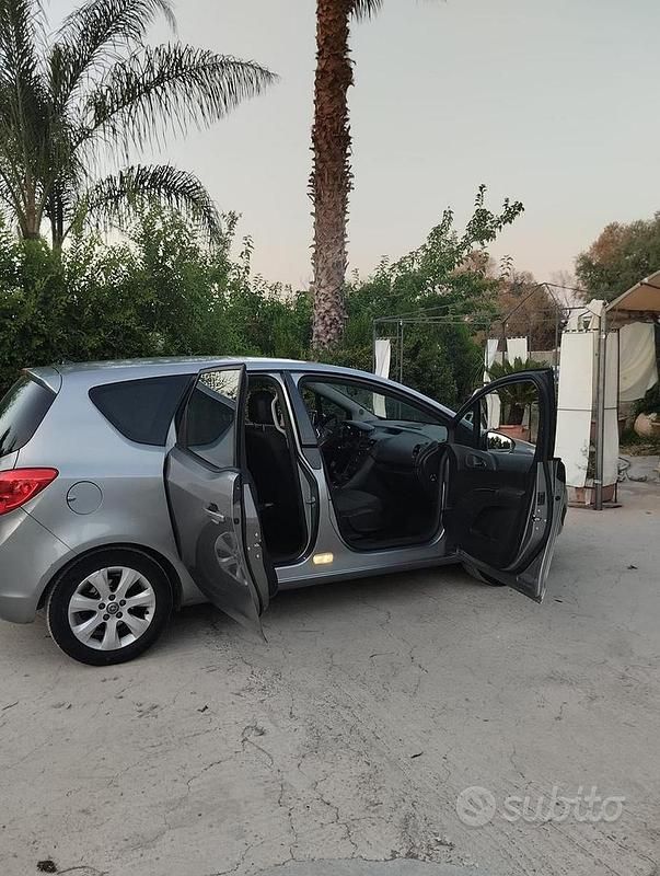Usata Opel Meriva 95 CV (69 kW) 2013 Grigio Monovolume