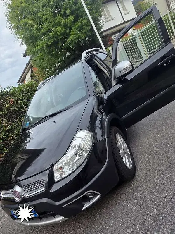 Usata Fiat Sedici Emotion 120 CV (88 kW) 2012 Nero SUV