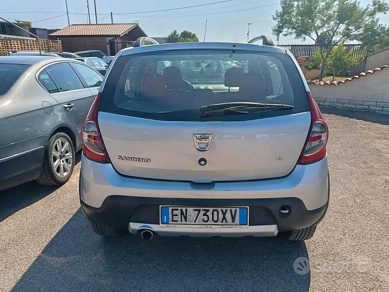 Usata Dacia Sandero 75 CV (55 kW) 2012 Grigio Berlina