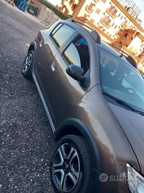 Usata Dacia Sandero 90 CV (66 kW) 2019 Marrone Utilitaria