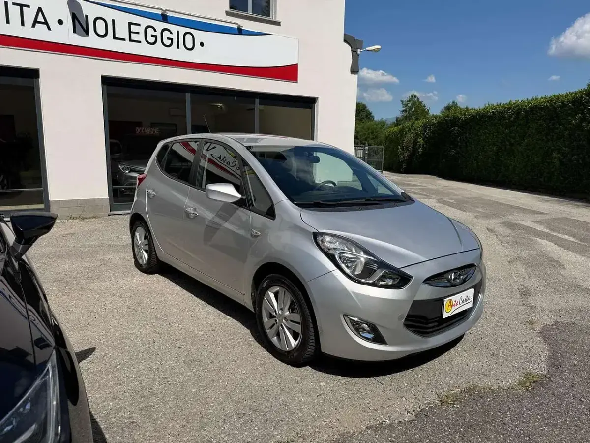 Usata Hyundai ix20 Comfort 90 CV (66 kW) 2013 Argento Utilitaria