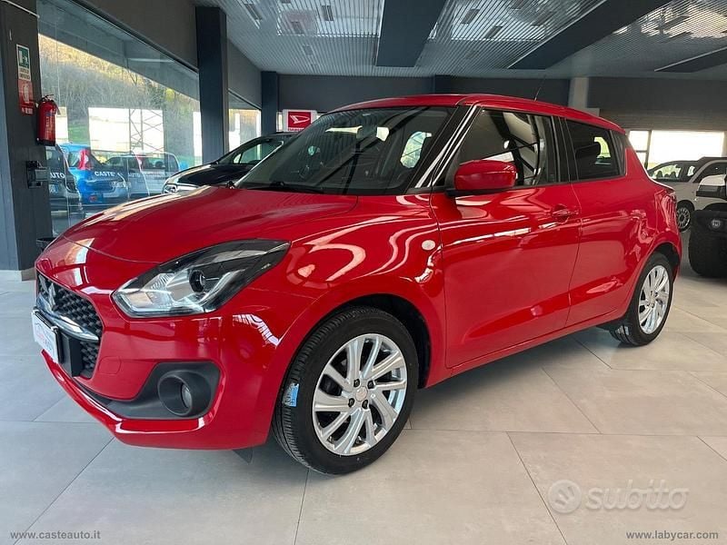 Usata Suzuki Swift 83 CV (61 kW) 2020 Rosso Utilitaria