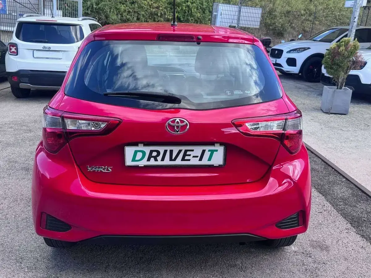 Usata Toyota Yaris Active 72 CV (52 kW) 2019 Rosso Berlina