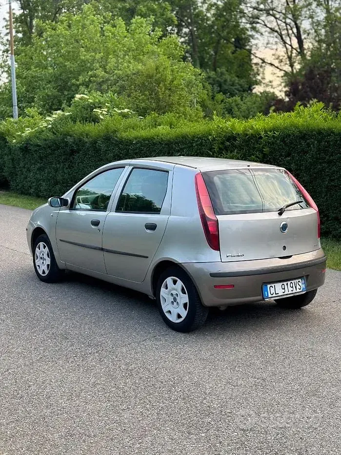 Occasion Fiat Punto 60 ch (44 kW) 2004 Blanc Citadine