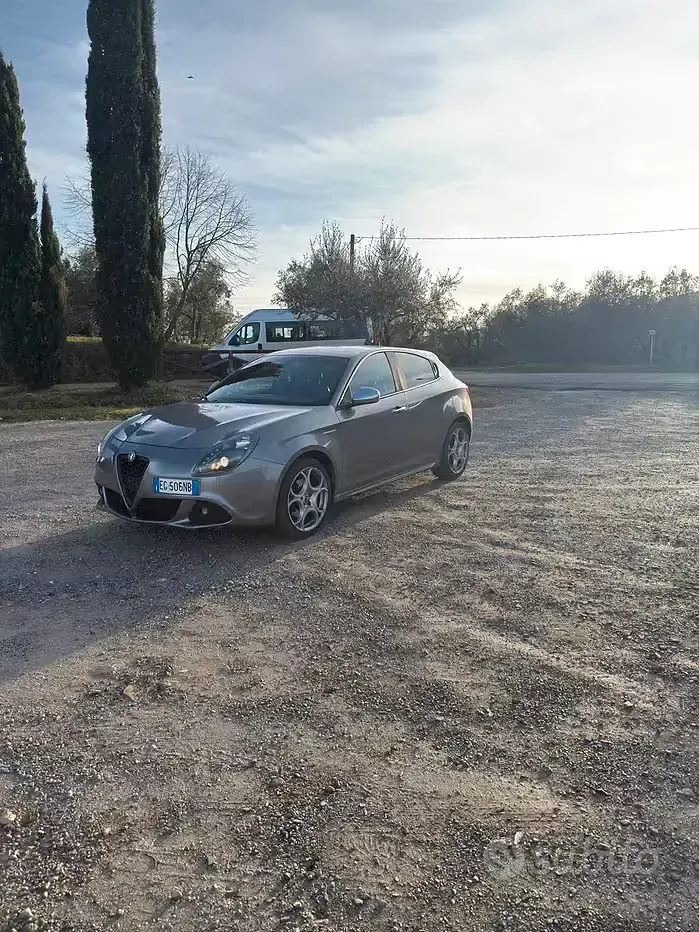 Usata Alfa Romeo Giulietta 140 CV (102 kW) 2011 Grigio Utilitaria