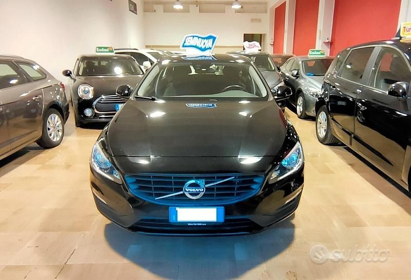 Usata Volvo V60 119 CV (87 kW) 2017 Nero Station wagon
