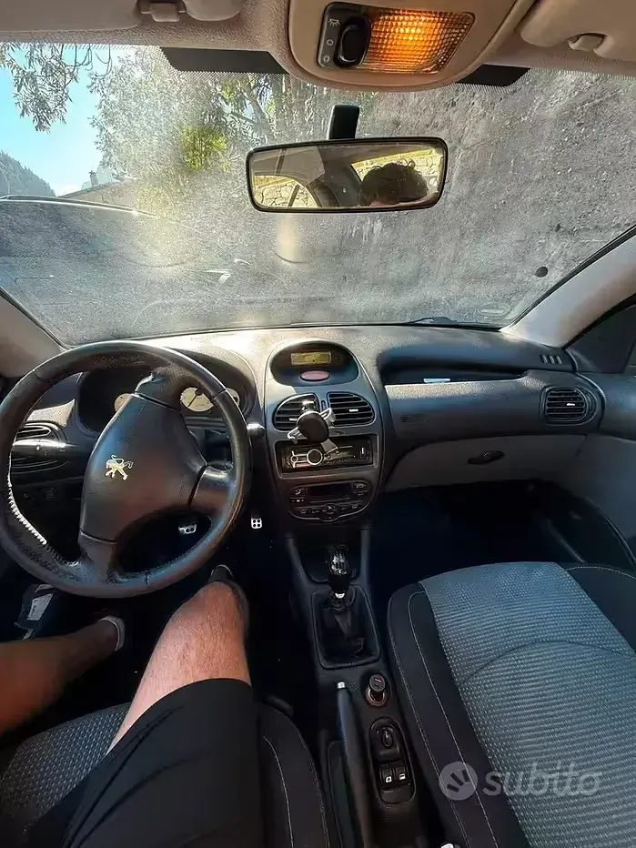 Usata Peugeot 206 CC 90 CV (66 kW) 2003 Grigio Cabrio