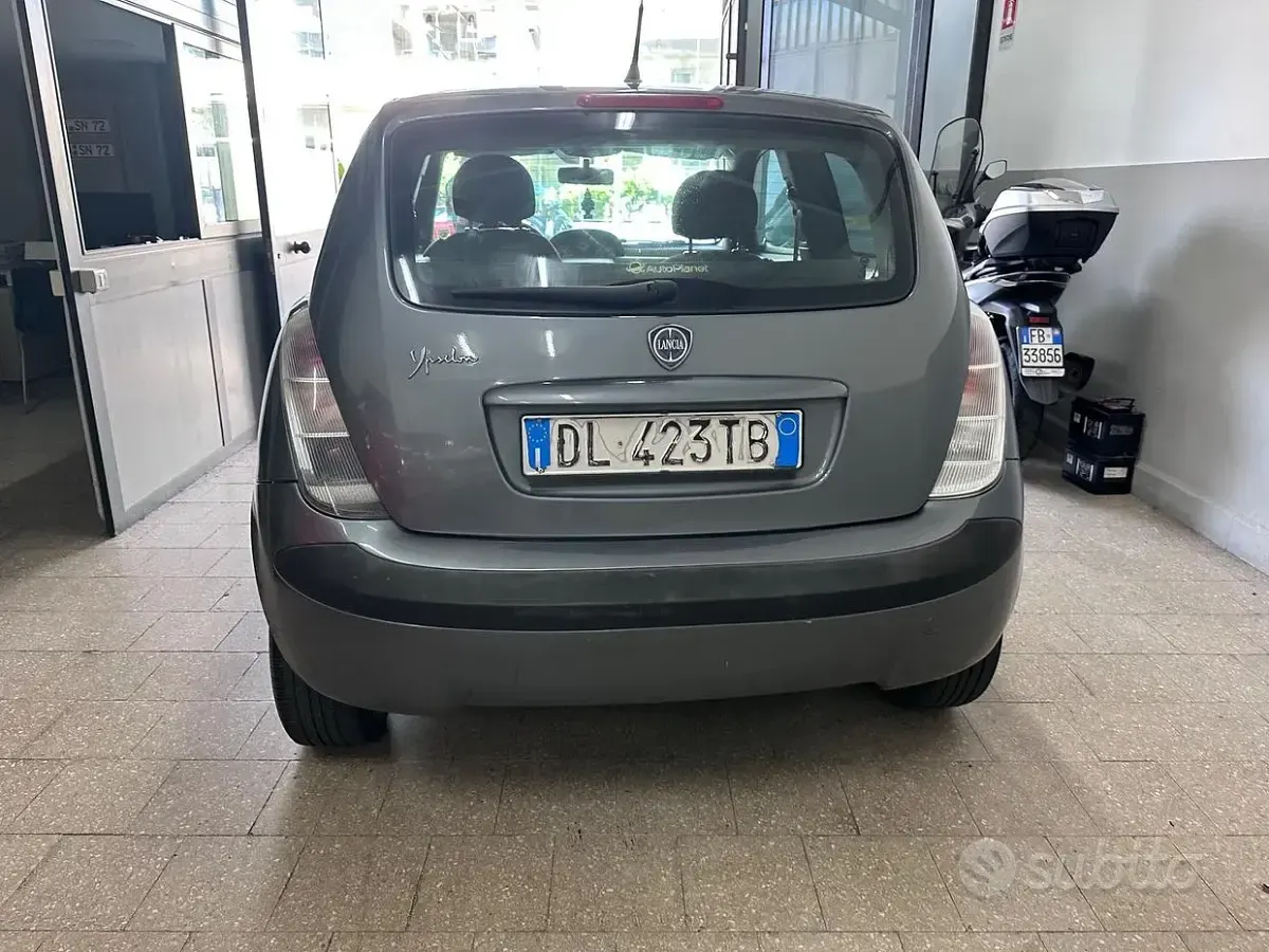 Usata Lancia Ypsilon 60 CV (44 kW) 2008 Grigio Utilitaria