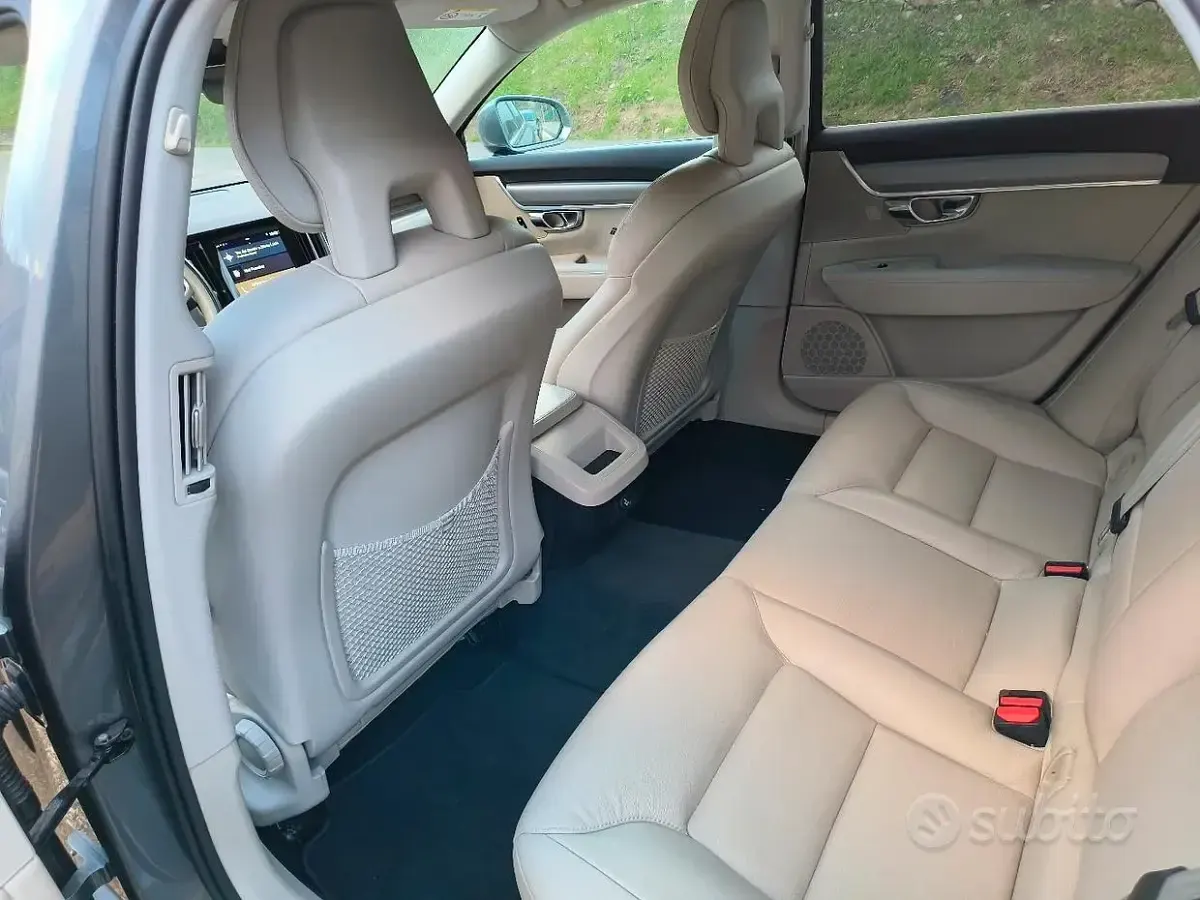 Usata Volvo S90 Business Edition 190 CV (139 kW) 2018 Grigio Berlina