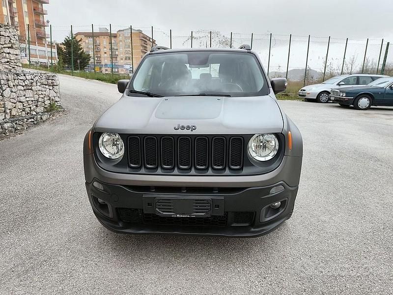 Usata Jeep Renegade Night Eagle 140 CV (102 kW) 2016 Grigio SUV