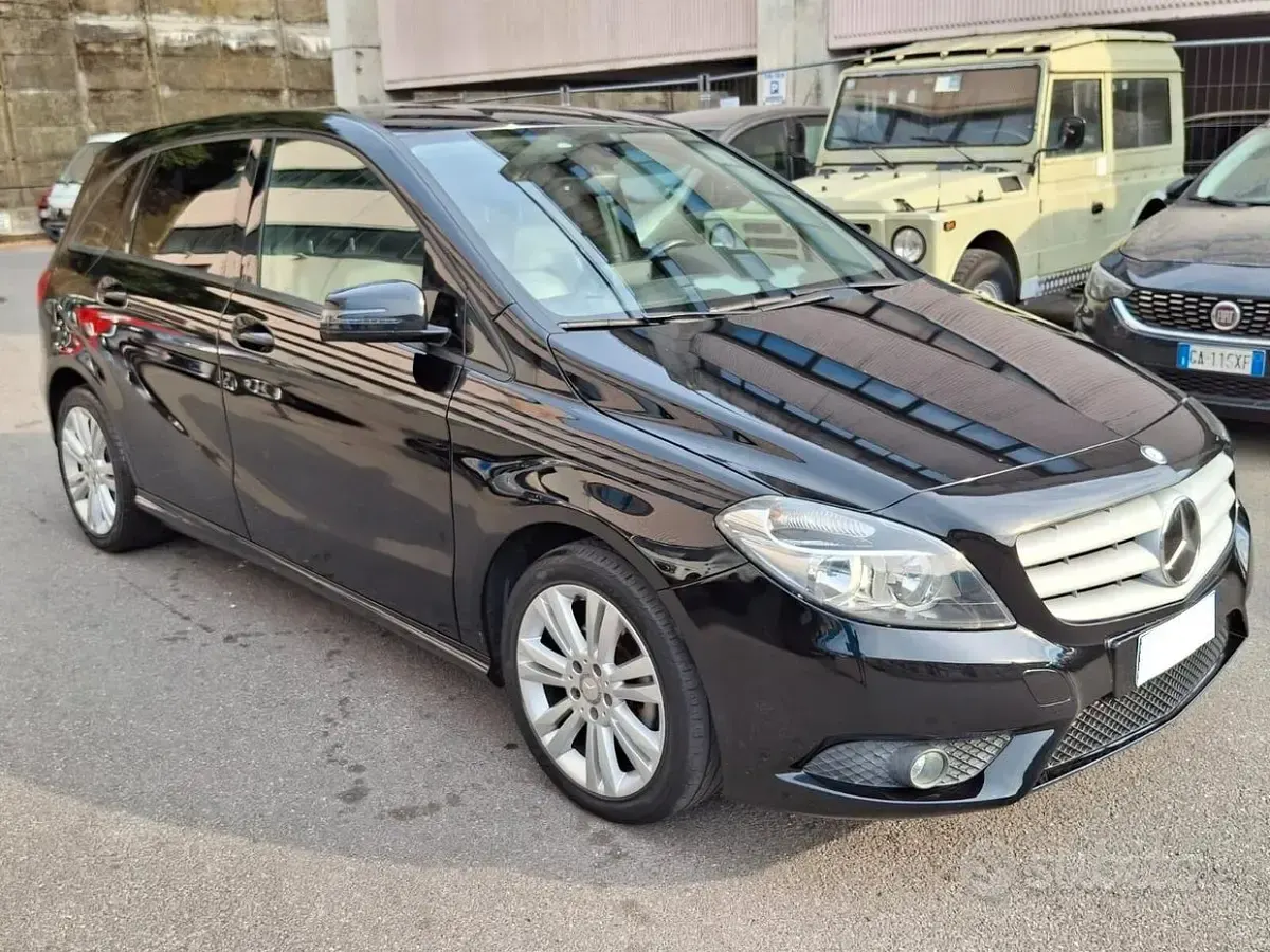 Usata Mercedes B180 Executive 109 CV (80 kW) 2014 Nero Utilitaria