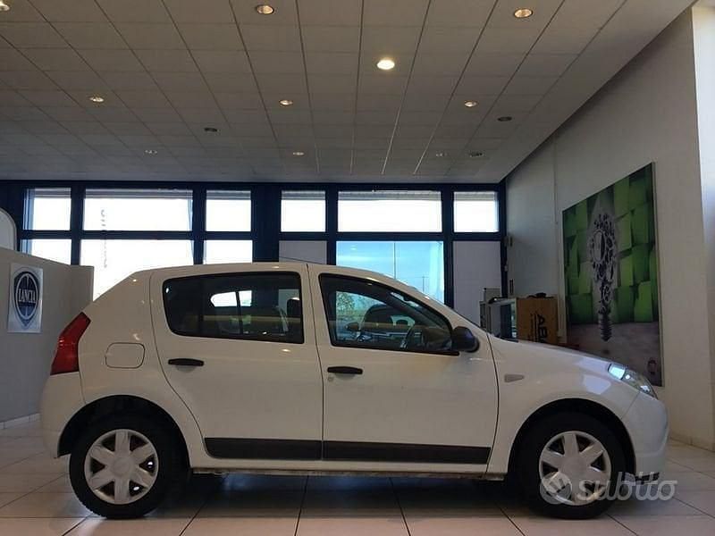 Usata Dacia Sandero Lauréate 75 CV (55 kW) 2012 Other Berlina