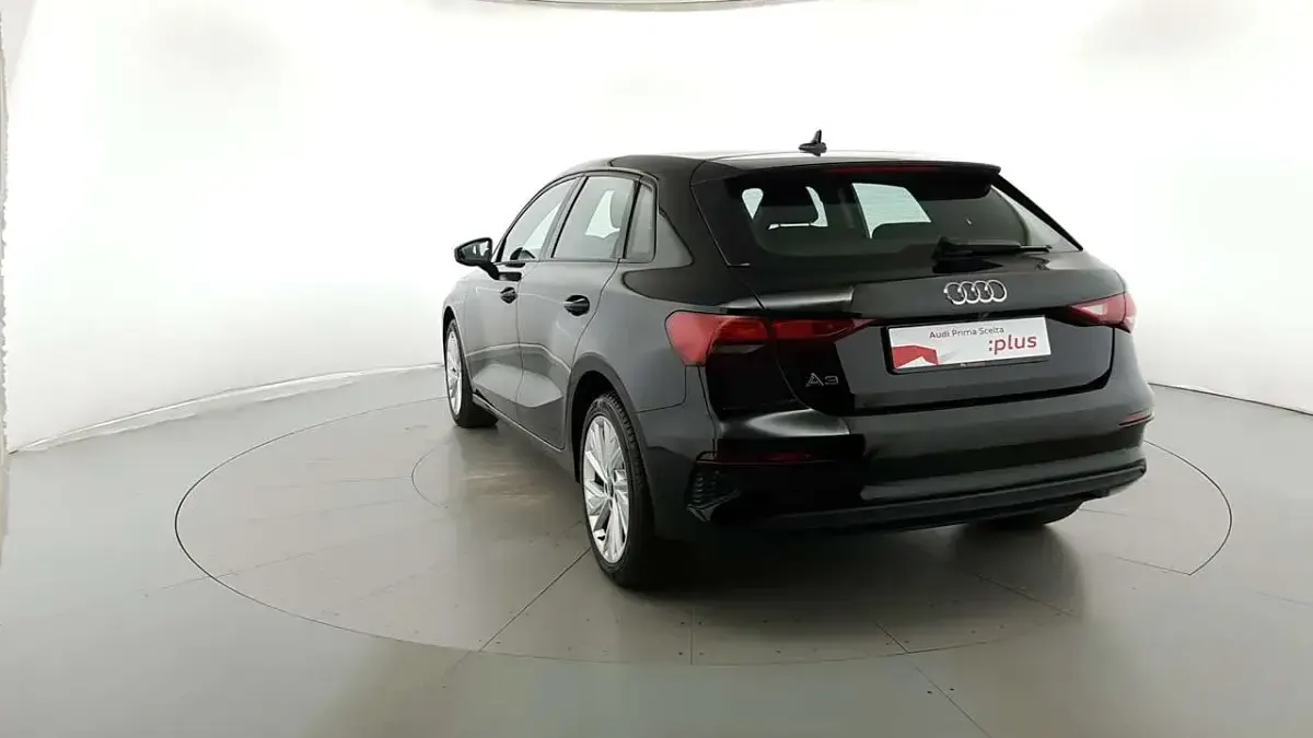 Usata Audi A3 Business 150 CV (110 kW) 2023 Nero brillante Berlina