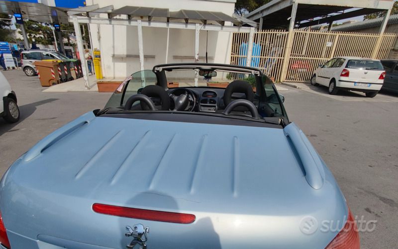 Usata Peugeot 206 CC 109 CV (80 kW) 2002 Grigio Cabrio