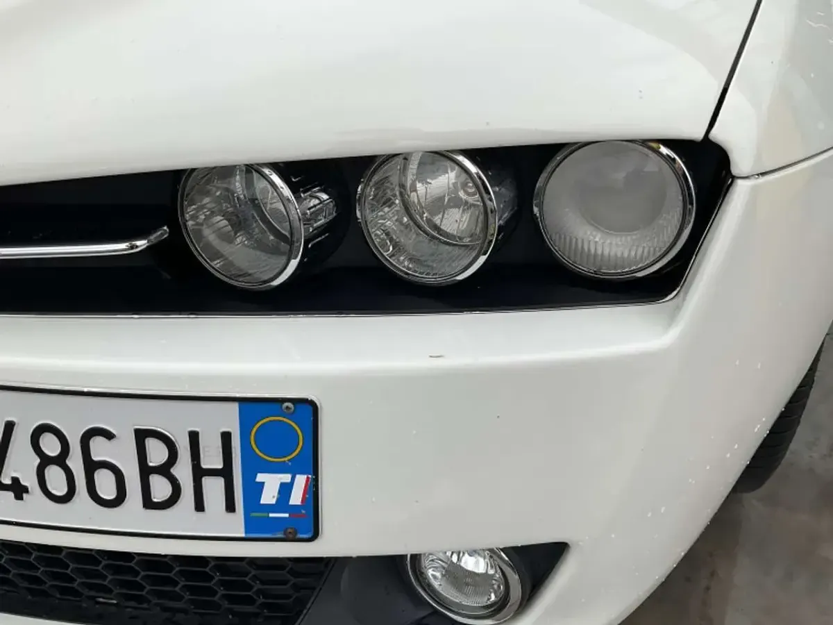 Usado Alfa Romeo 159 Distinctive 260 CV (191 kW) 2009 Blanco Familiar