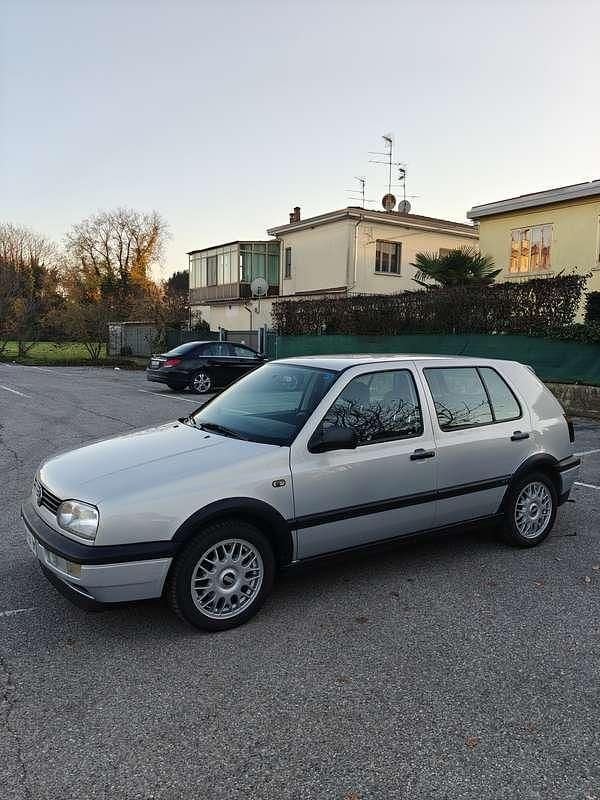 Usata VW Golf III GT 101 CV (74 kW) 1996 Argento Berlina