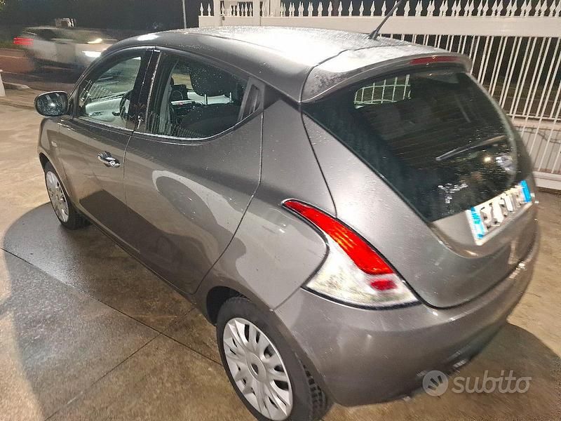 Usata Lancia Ypsilon 69 CV (50 kW) 2015 Utilitaria