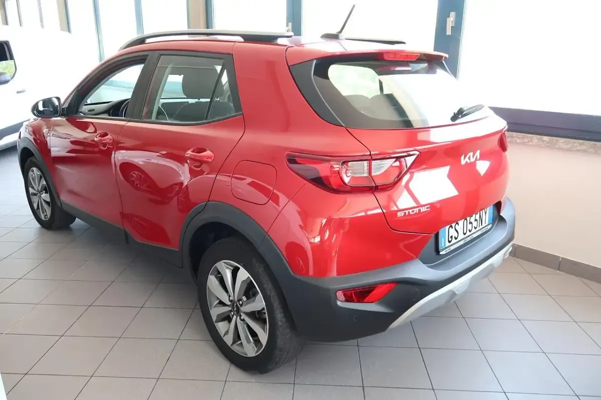 Usata Kia Stonic Style 84 CV (61 kW) 2023 Rosso SUV