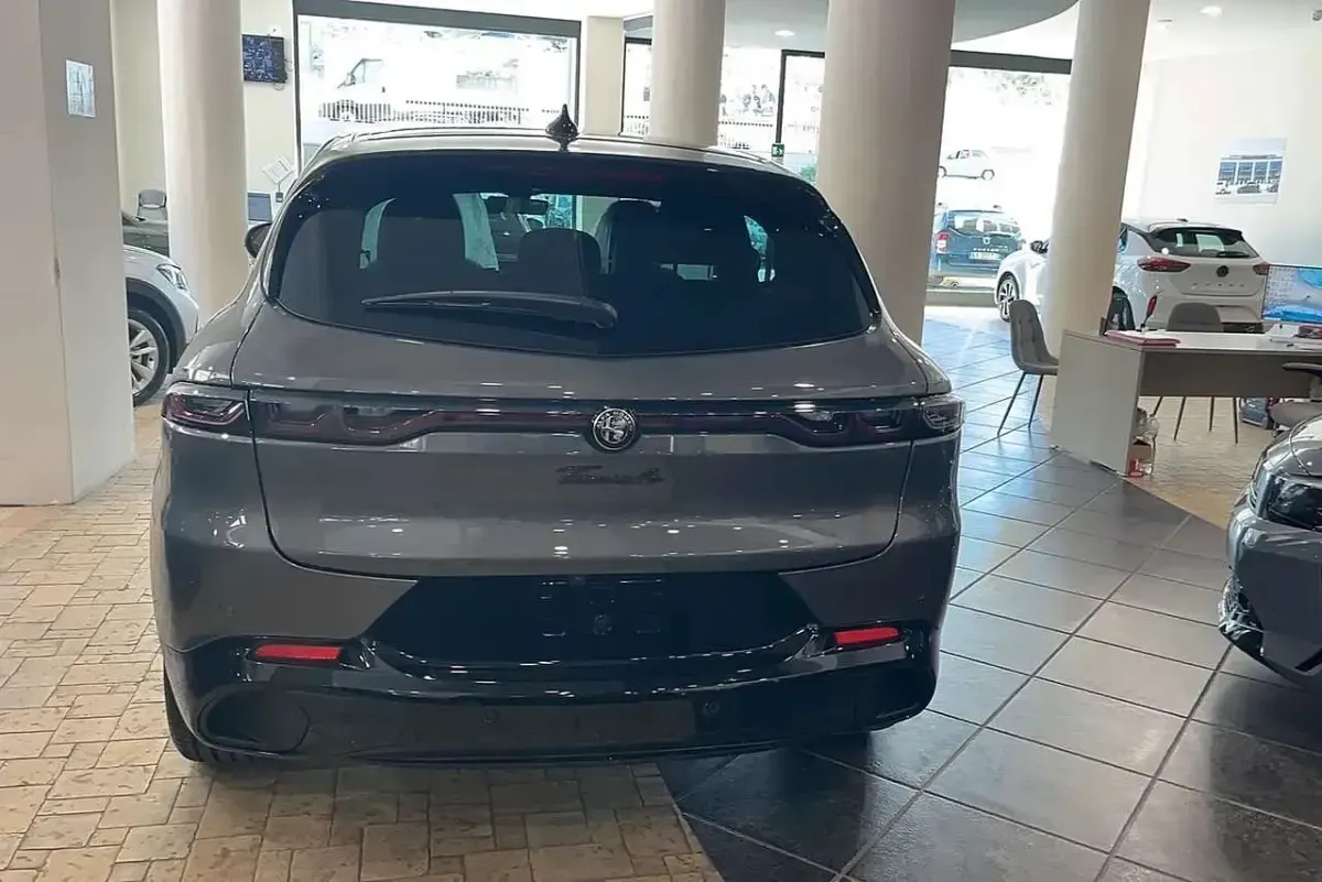 Nuova Alfa Romeo Tonale Veloce 131 CV (96 kW) 2026 Nera SUV