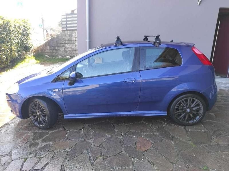 Usata Fiat Grande Punto Sport 131 CV (96 kW) 2006 Blu/azzurro Utilitaria