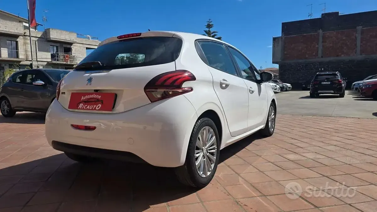 Usata Peugeot 208 Allure 75 CV (55 kW) 2018 Bianco Utilitaria