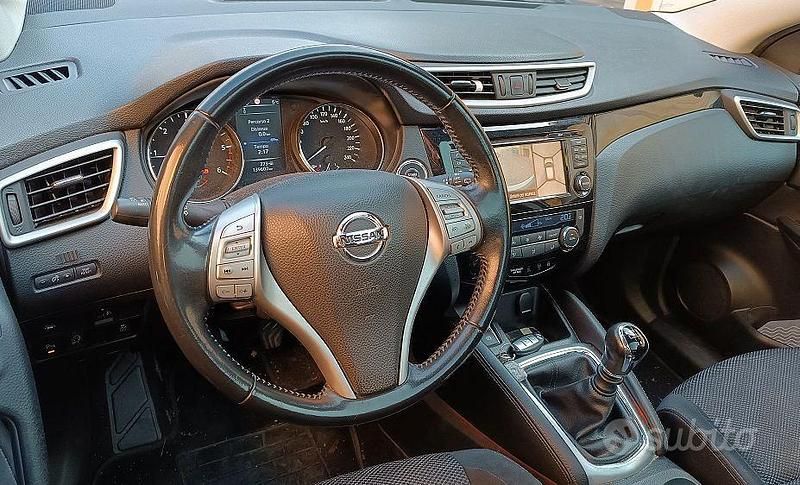 Usata Nissan Qashqai N-Connecta 110 CV (80 kW) 2016 Grigio SUV