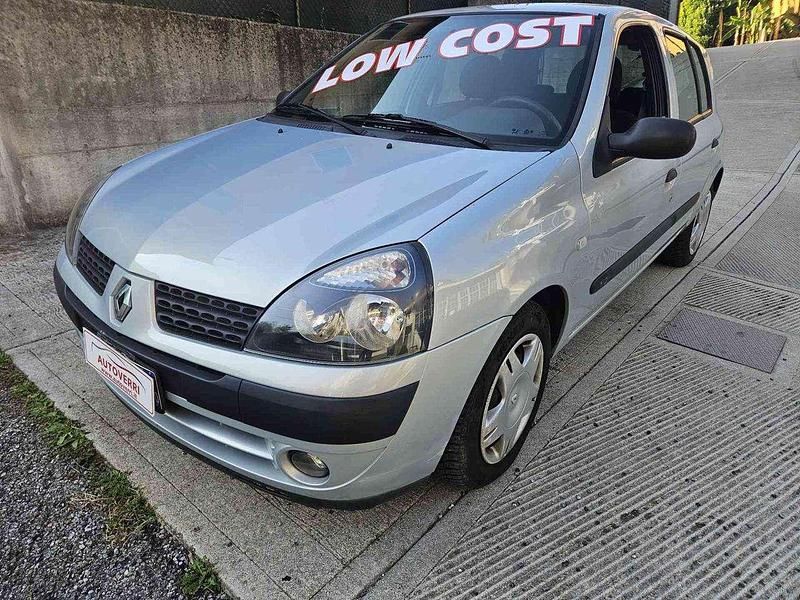 Usata Renault Clio II 75 CV (55 kW) 2003 Argento Berlina