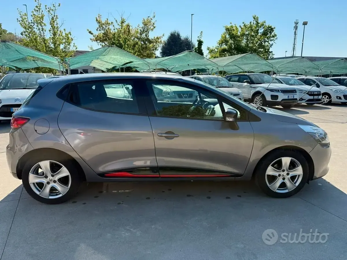 Second-hand Renault Clio IV 75 CP (55 kW) 2014 Gri Berlinǎ