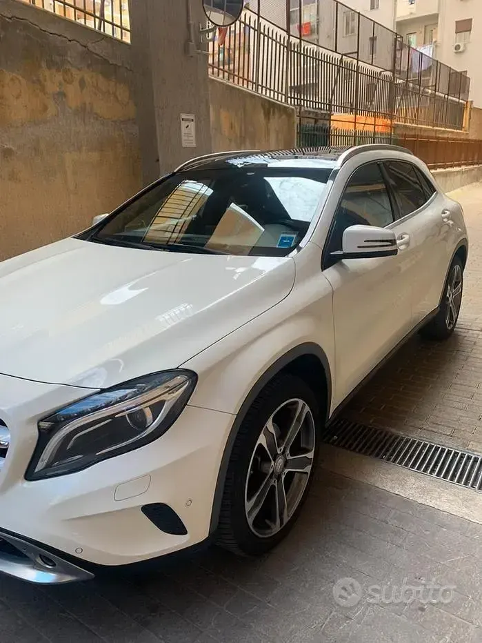 Usata Mercedes GLA200 136 CV (100 kW) 2015 Bianco SUV