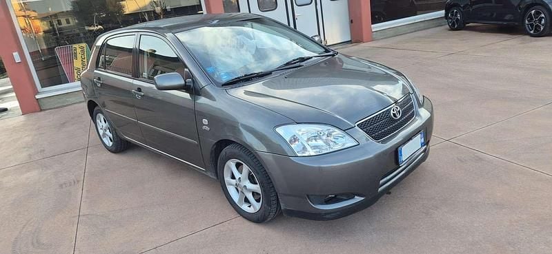 Usata Toyota Corolla 90 CV (66 kW) 2003 Grigio