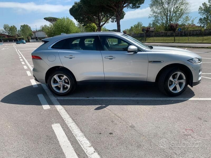 Usata Jaguar F-Pace 180 CV (132 kW) 2016 Grigio SUV