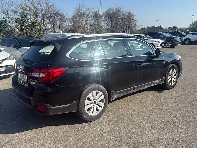 Usata Subaru Outback Style 150 CV (110 kW) 2015 Nero Station wagon