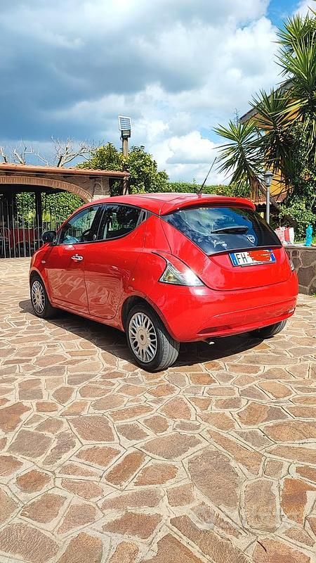 Usata Lancia Ypsilon 69 CV (50 kW) 2017 Rosso Utilitaria