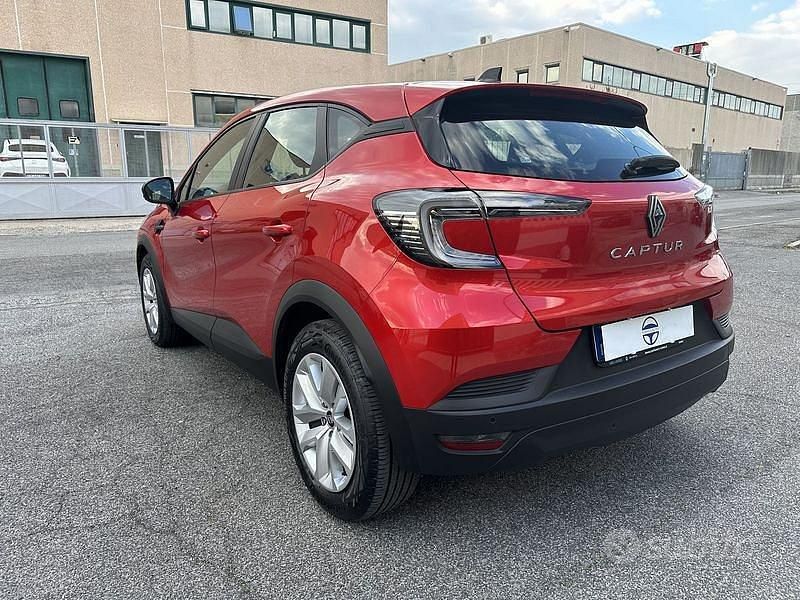 Usata Renault Captur Evolution 101 CV (74 kW) 2024 Rosso SUV