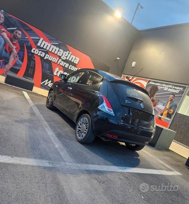 Nero Usata 2012 Lancia Ypsilon Due volumi | 6500 € (Molto cara) - Immagine 1/4