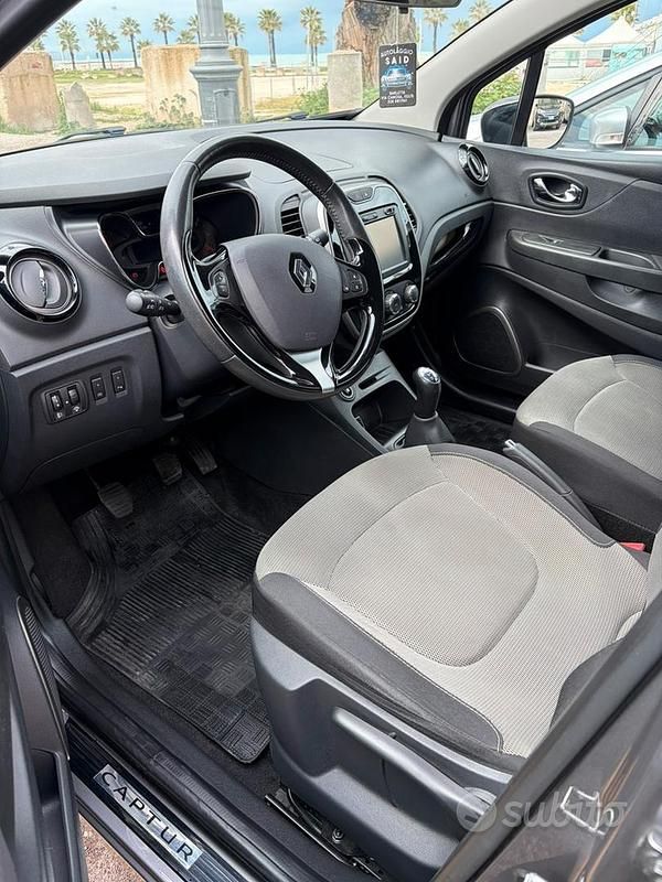 Usata Renault Captur 90 CV (66 kW) 2016 Grigio SUV