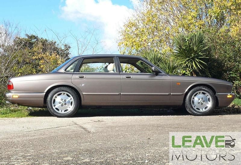 Usata Jaguar XJ6 Sovereign 210 CV (154 kW) 1997 Marrone Berlina