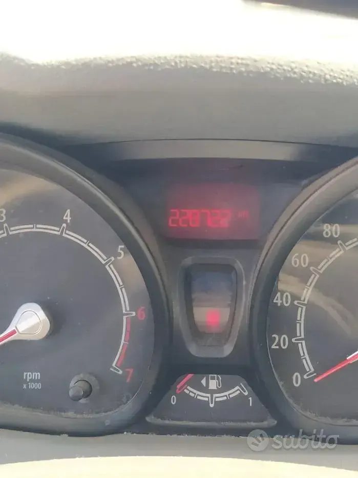 Usata Ford Fiesta 97 CV (71 kW) 2009 Grigio Utilitaria