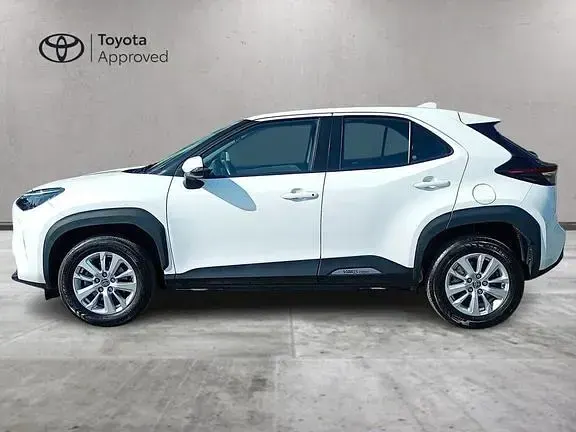 Usata Toyota Yaris Cross Active 116 CV (85 kW) 2022 Super white SUV