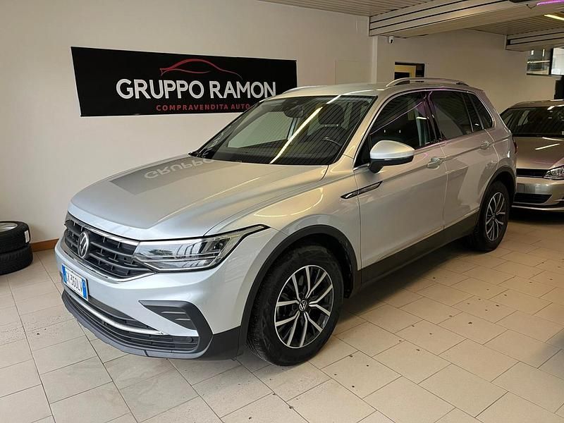 Argento Usata 2022 VW Tiguan Life SUV | 20.990 € (Ottimo prezzo) - Immagine 1/4