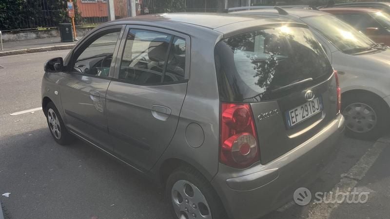 Usata Kia Picanto 62 CV (45 kW) 2011 Grigio Utilitaria